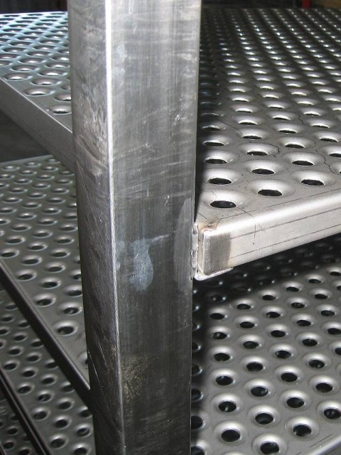 Izdelava vozičkov iz nerjavečega jekla za torte