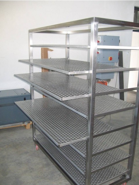 Izdelava vozičkov iz nerjavečega jekla za torte