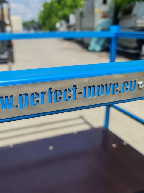 Kovinska stojala proizvedena za višinsko shranjevanje zalog