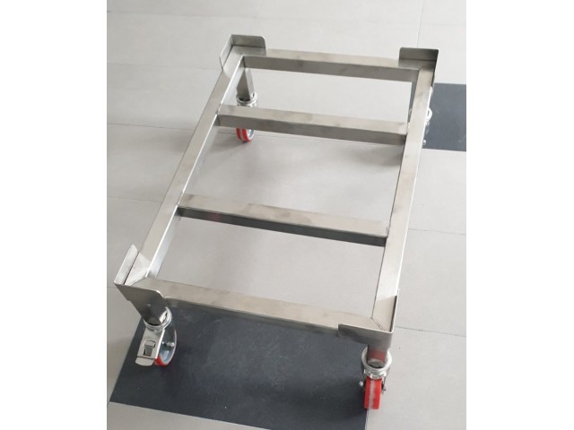 Herstellung der Inox-Fahrgestellen für verschieden Boxengrössen in der Lebensmittelindustrie