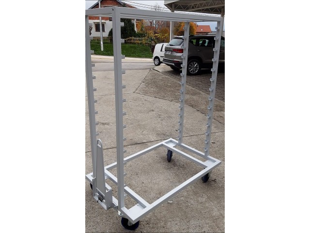 Produktion spezieller Transportwagen mit Wickelaufsätzen und Deichsel