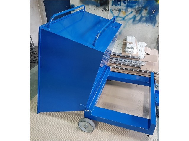 Produktion von Kippbehältern mit den Sonderabmessungen 1200X1000 mm