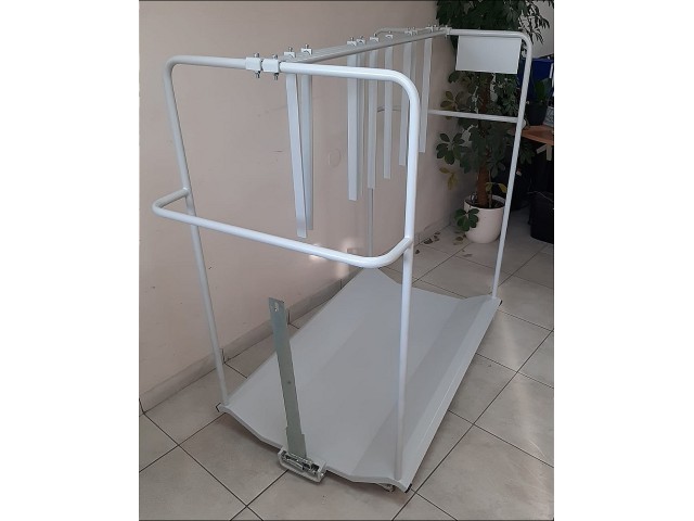 Speziell angefertigte Transportwagen für den Transport von Papierballen in der Filterindustrie