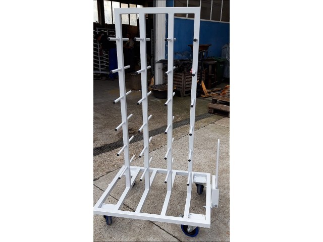 Spezielle Transportwagen für den Transport von Bestandteilen in der Produktion