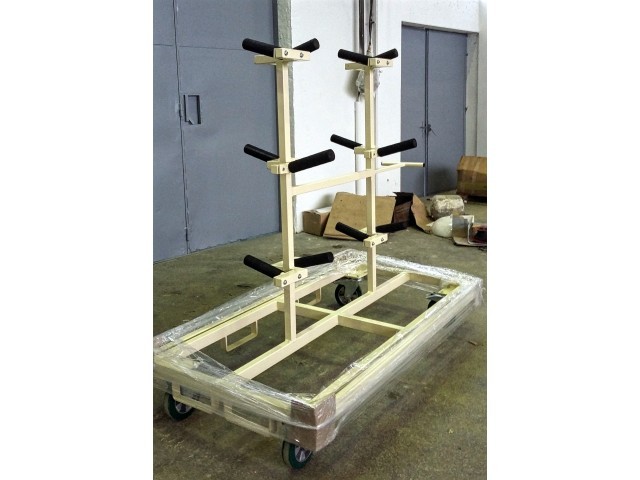 Spezielle Transportwagen zur Unterstützung bei der Komponentenherstellung in der Automobilindustrie