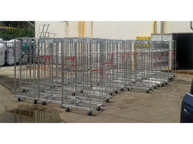 Transport-Rollcontainer mit Gitterwänden für die Wäschereien