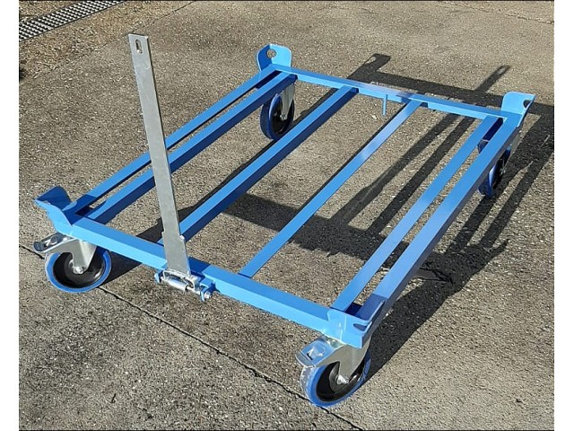 Klasično proizvedeni paletni vozički z rudo za skladišče