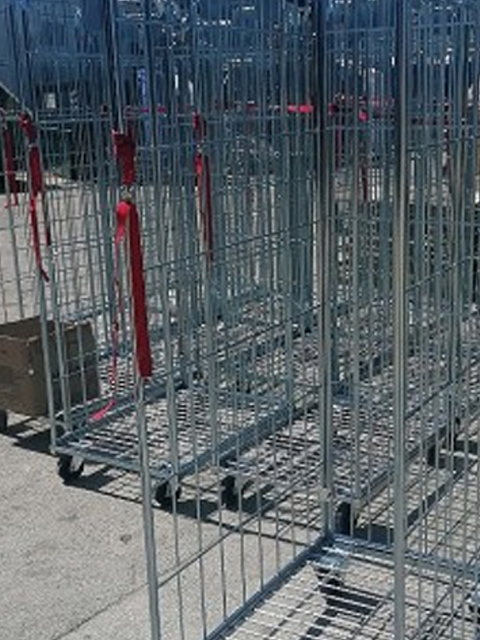 Žičnati vozički izdelani za komercialno pralnico perila