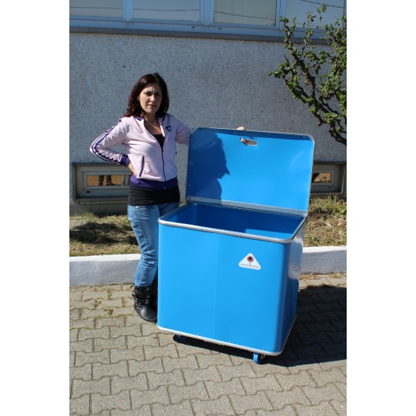 Plastic box trolley for laundries, hotels or industry (solid sides)