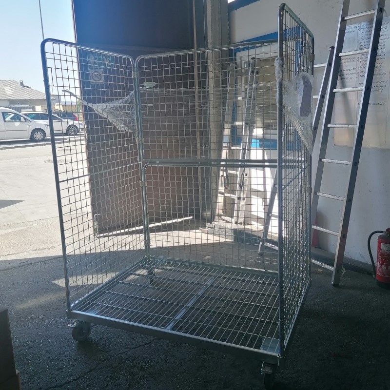 Container with wheels and wire fence