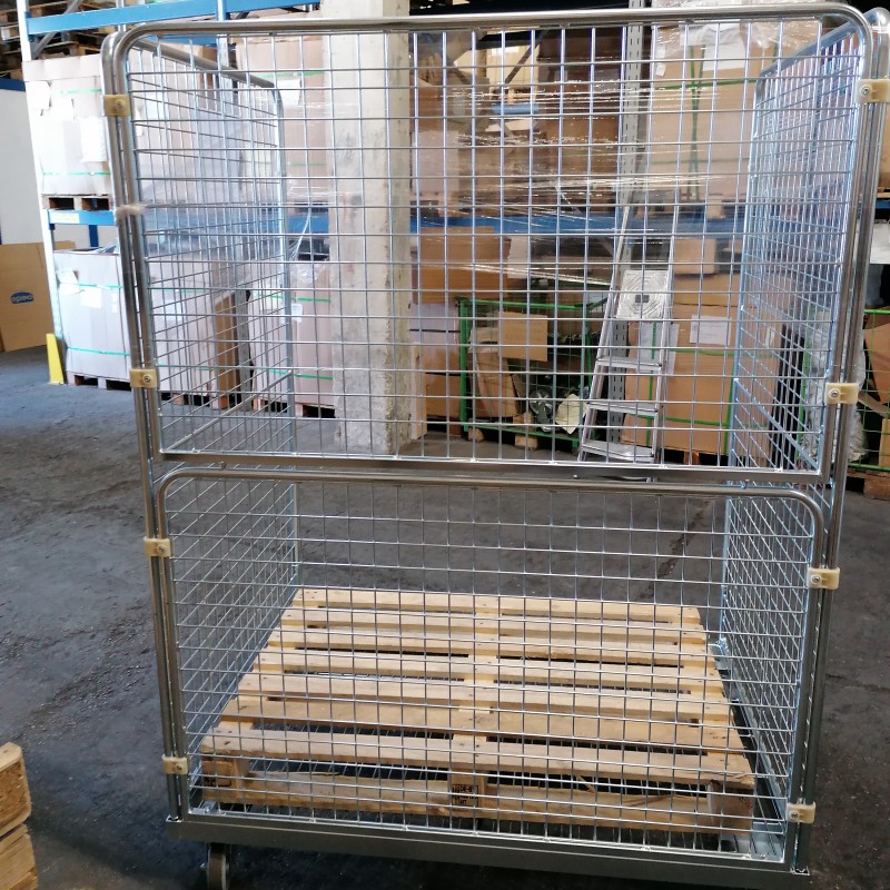 Wheeled container with mesh fence